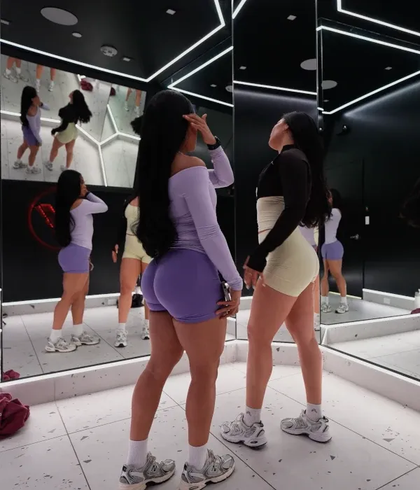 posing room